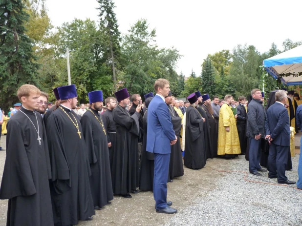 Патриарх Кирилл перенес мощи святителя Макария из Москвы в Горный Алтай