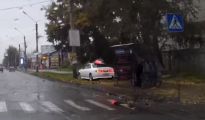 Водитель сбил мужчину на пешеходном переходе.