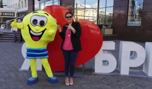 Сфотографируйся с лампочкой и получи приз.