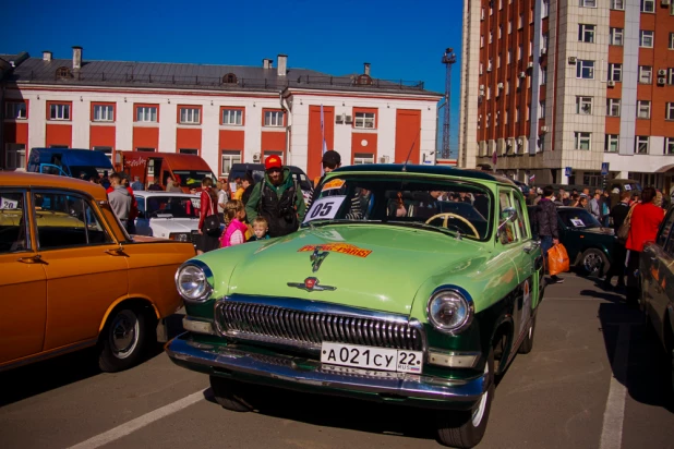 Выставка ретроавтомобилей в Барнауле.