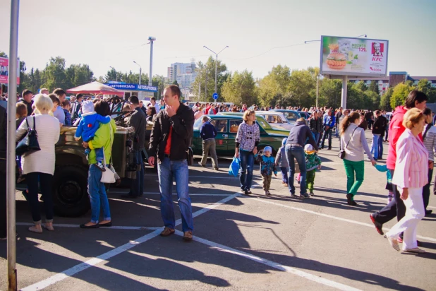 Выставка ретроавтомобилей в Барнауле.