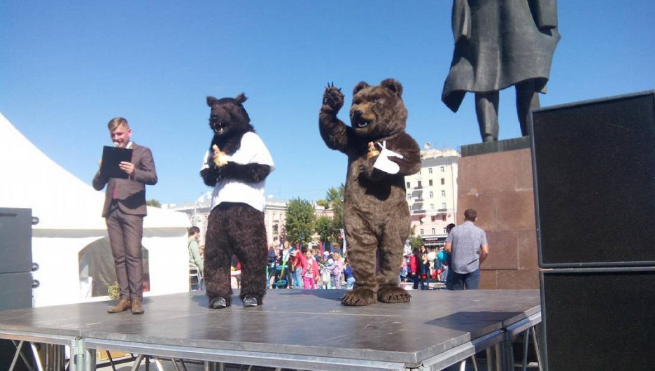Медведи в Барнауле.