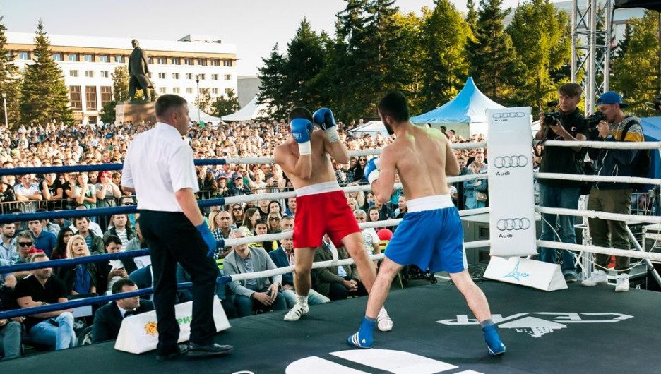 Как в Барнауле на Дне города прошел грандиозный турнир по боксу.