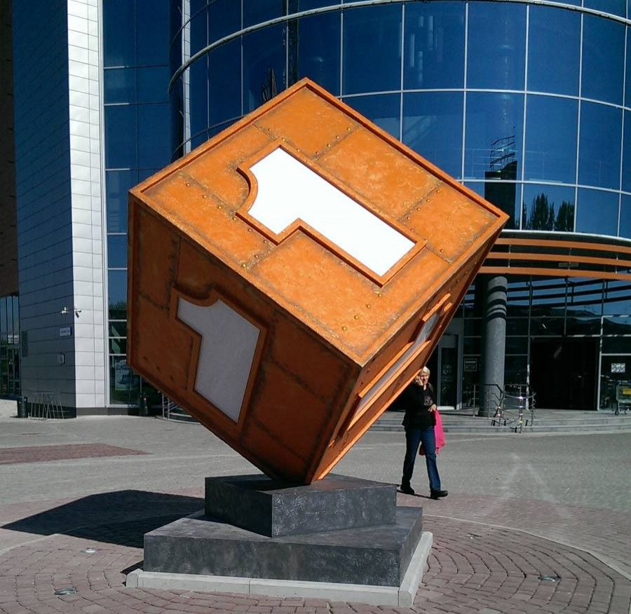 Купить куб барнаул. Арт объекты Барнаула. Интерактивные арт объекты. Арт объект куб. Арт объект для школы.