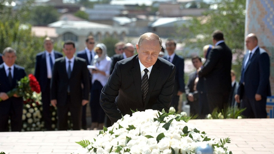 Владимир Путин почтил память Ислама Каримова.