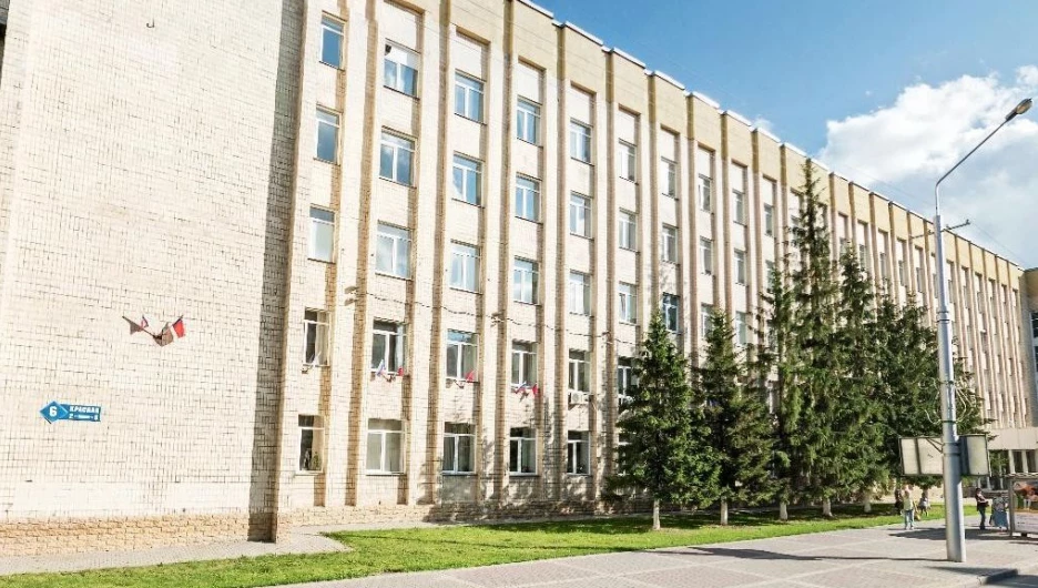 Главный корпус КемГУ.