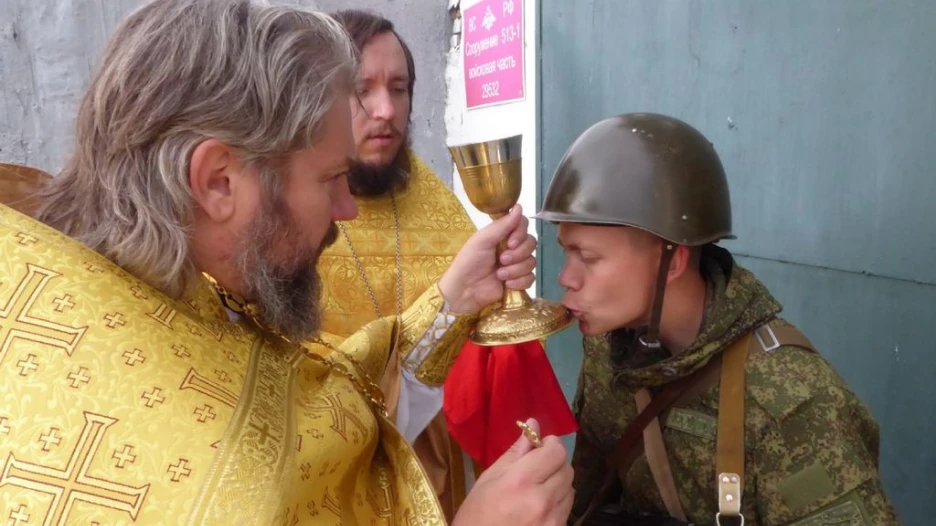 В ЗАТО Сибирский освятили боевую технику