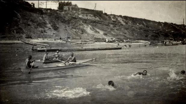 На водной станции «Динамо» проходят соревнования по водному спорту. 1935 год.