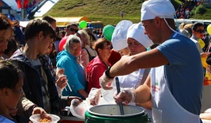 В День города барнаульцы отведали русскую полбу и вкуснейший манник.