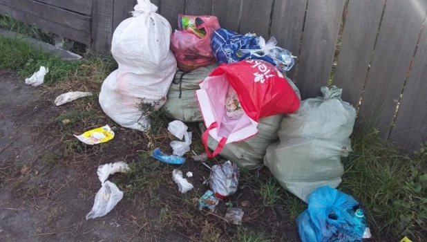 Мусор в поселке Кирова.
