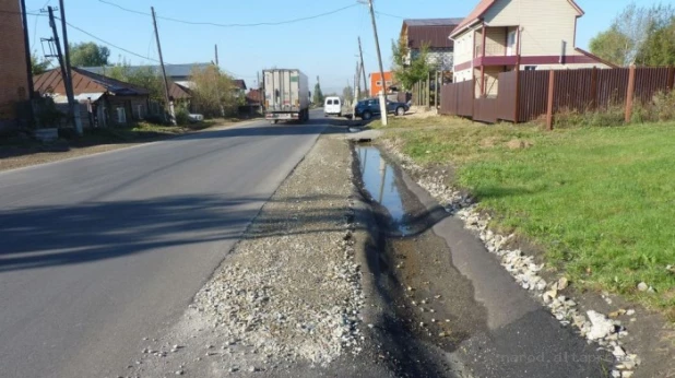 Ливневка на недавно отремонтированной улице Гоголя. Барнаул, 15 сентября 2016 года.