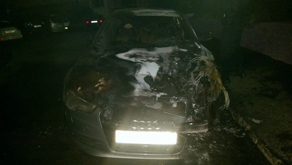 Сгорел автомобиль Audi.