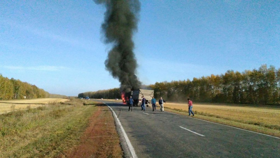В Тюменцевском районе сгорел автомобиль.