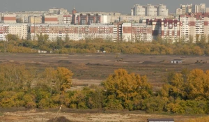 В районе "старой" "Ленты" расчищают землю под квартальную застройку.