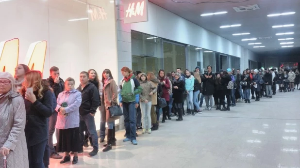 Очередь на открытии второго H&M. 