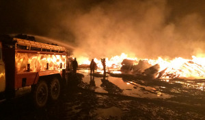Масштабный пожар на складе шпал на с. Арбузовка.