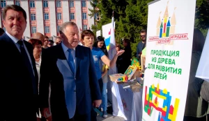 Стенды компании "Фабрика детской игрушки".