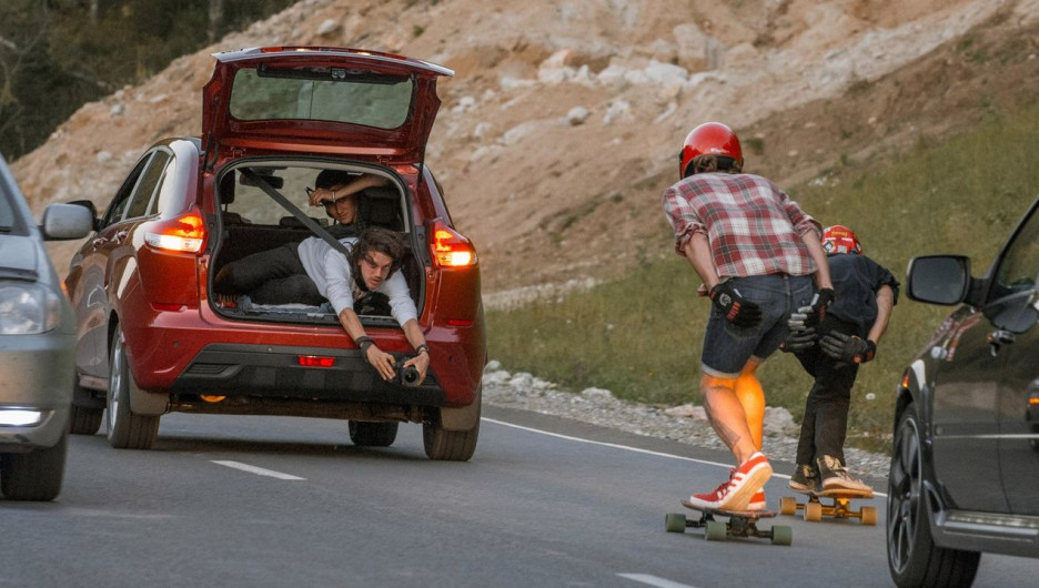 "АвтоВАЗ" привозил на Алтай любителей кататься с гор на длинных досках