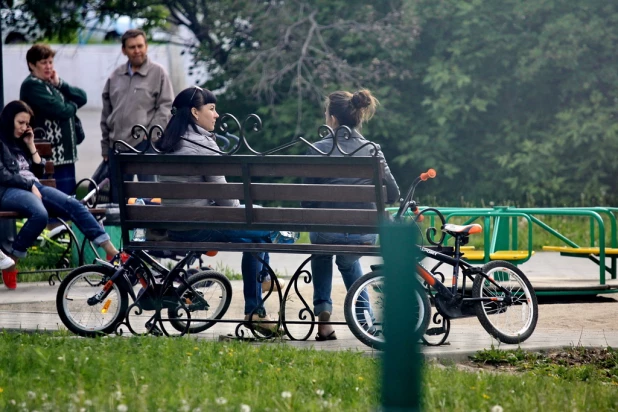 В Барнауле есть где присесть.