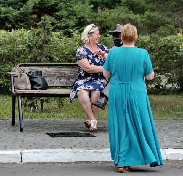 В Барнауле есть где присесть.