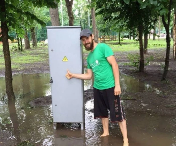 Совсем не дружат с техникой безопасности.