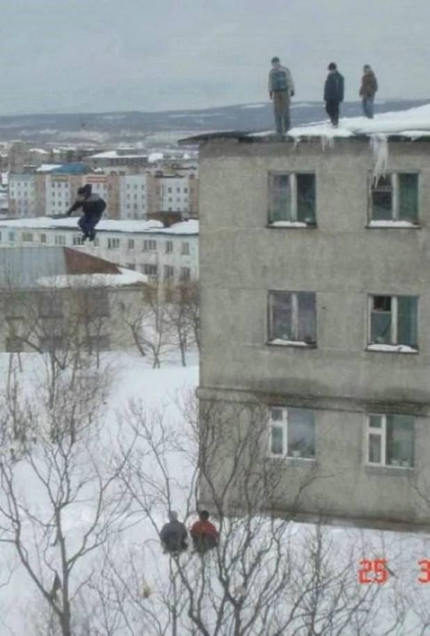 Совсем не дружат с техникой безопасности.