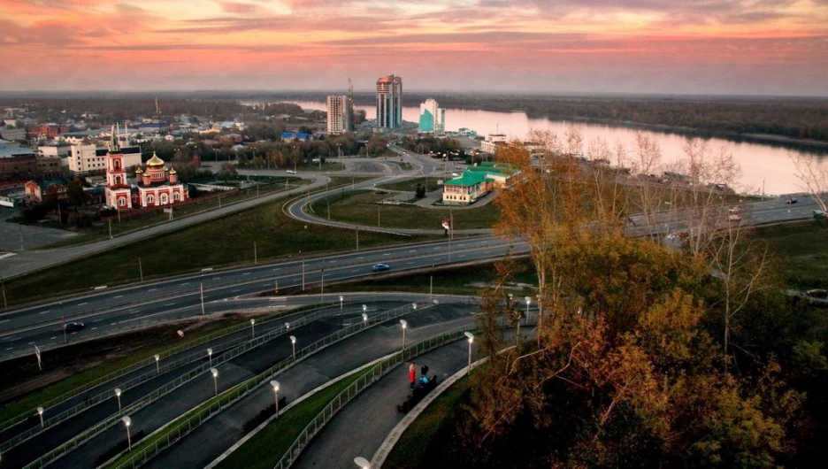 Осенний Барнаул: виды с лестницы Нагорного парка.