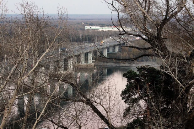 Осенний Барнаул: виды с лестницы Нагорного парка.