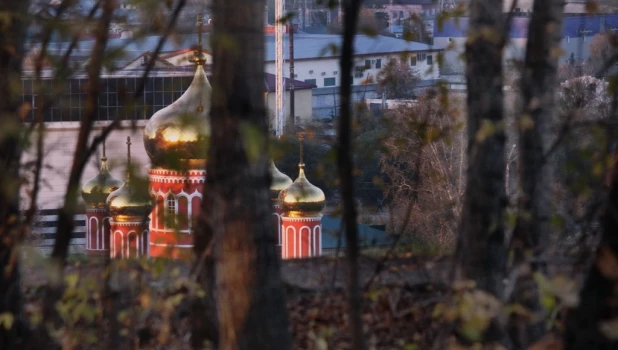 Осенний Барнаул: виды с лестницы Нагорного парка.