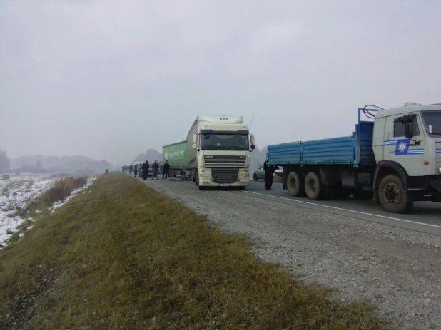 Под Новосибирском из-за дыма от горящих торфяников произошло крупное ДТП.