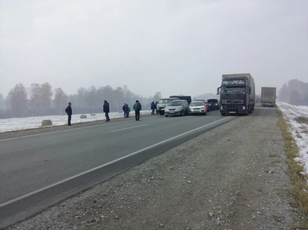 Под Новосибирском из-за дыма от горящих торфяников произошло крупное ДТП.