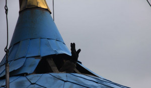 На Покровском соборе Барнаула заменили купол колокольни. 14 октября 2016 года.