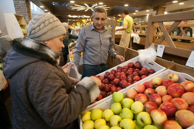 В Барнауле открыли современную ярмарку фермерских продуктов.