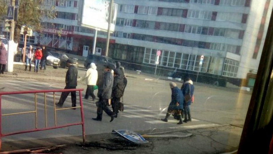 На Красноармейском проспекте сбили дорожный знак. 17 октября 2016 года.