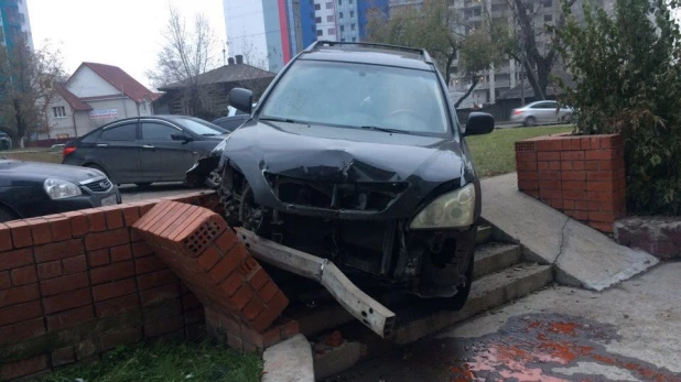 Lexus "припарковался".