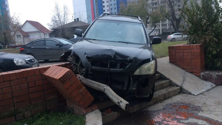 Lexus "припарковался".