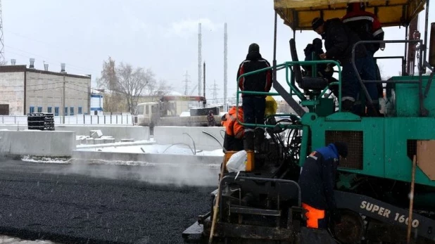 Дорожные работы на мосту через Барнаулку.