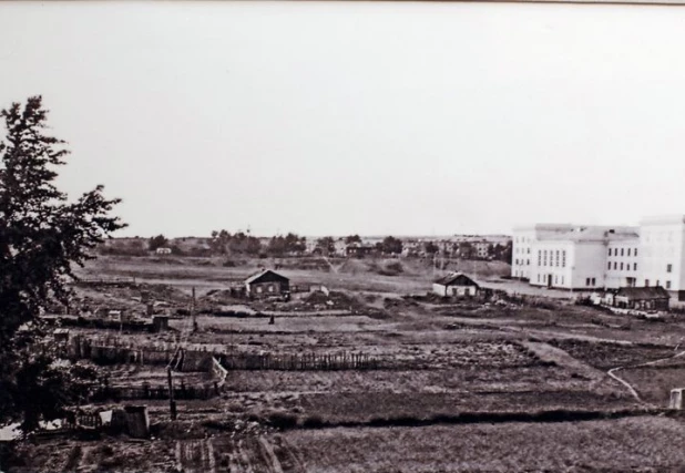 Площадка под строительство театра драмы и унивеститета. 1960 год.