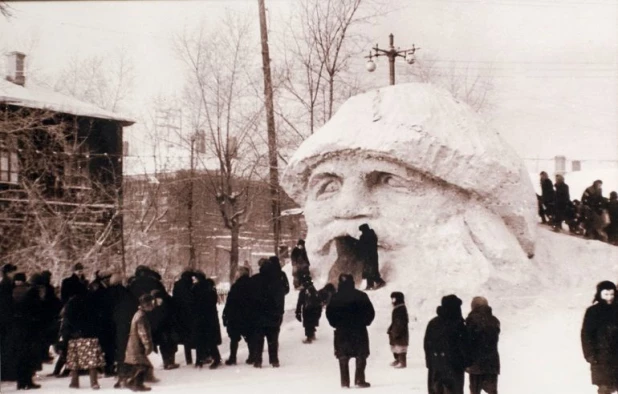 Горка на пл. Свободы. 1959 год.