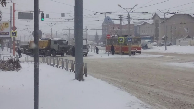 ДТП с МАЗом на Взлетной/Попова.