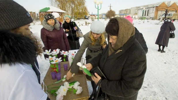 В Заринске прошла акция "Белый цветок"