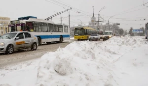 Пробки, автомобили в Барнауле.