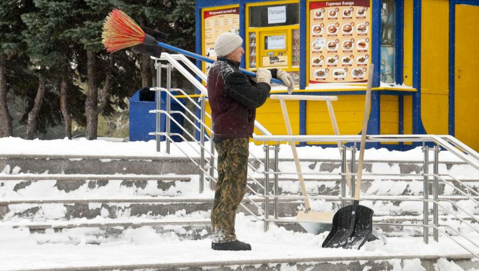 Томенко отчитал глав алтайских городов и районов за некачественную уборку снега