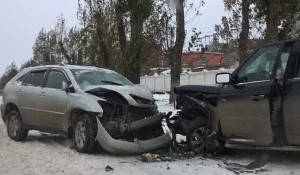 ДТП между Lexus и Range Rover.