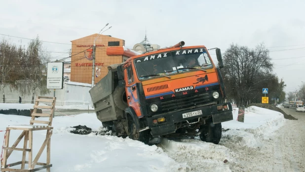 Уборка снега в Барнауле.