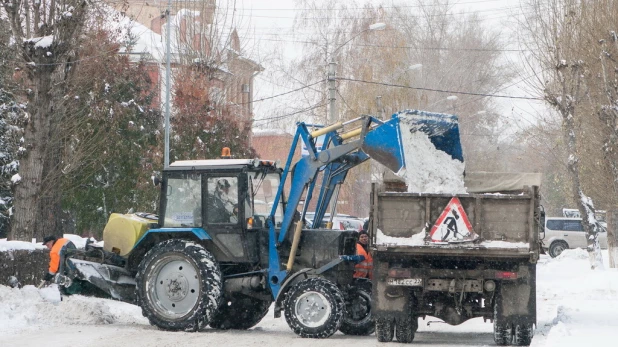 Уборка снега в Барнауле. 