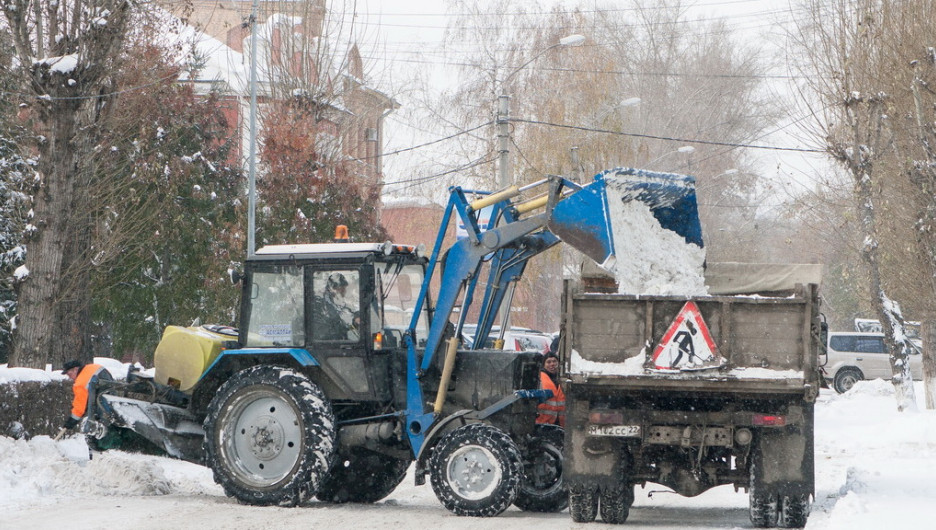 Уборка снега в Барнауле. 