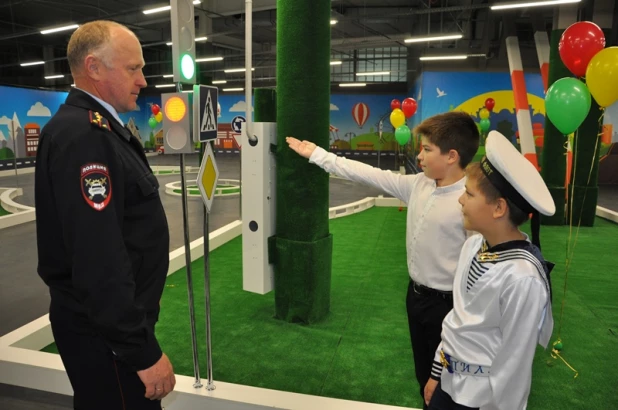 В Барнауле открылся детский автогородок.