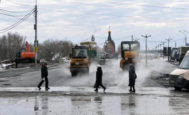 Реконструкция моста через Барнаулку на проспекте Ленина в Барнауле. 1 ноября 2016 года.