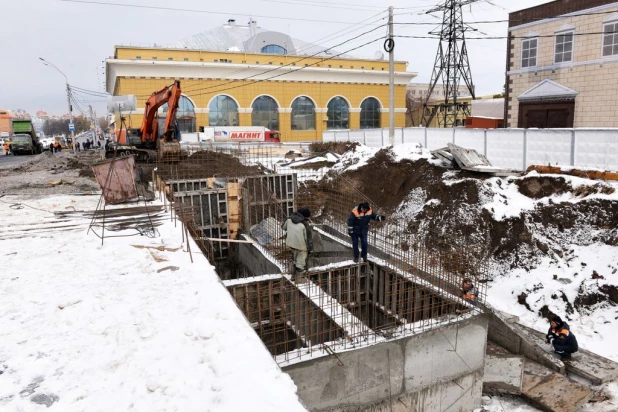 Реконструкция моста через Барнаулку на проспекте Ленина в Барнауле. 1 ноября 2016 года.